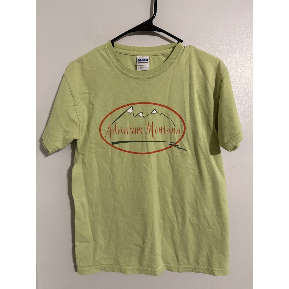 Gildan Adventure Montana T-Shirt Small Green Welcome Solitude Seekers Graphic